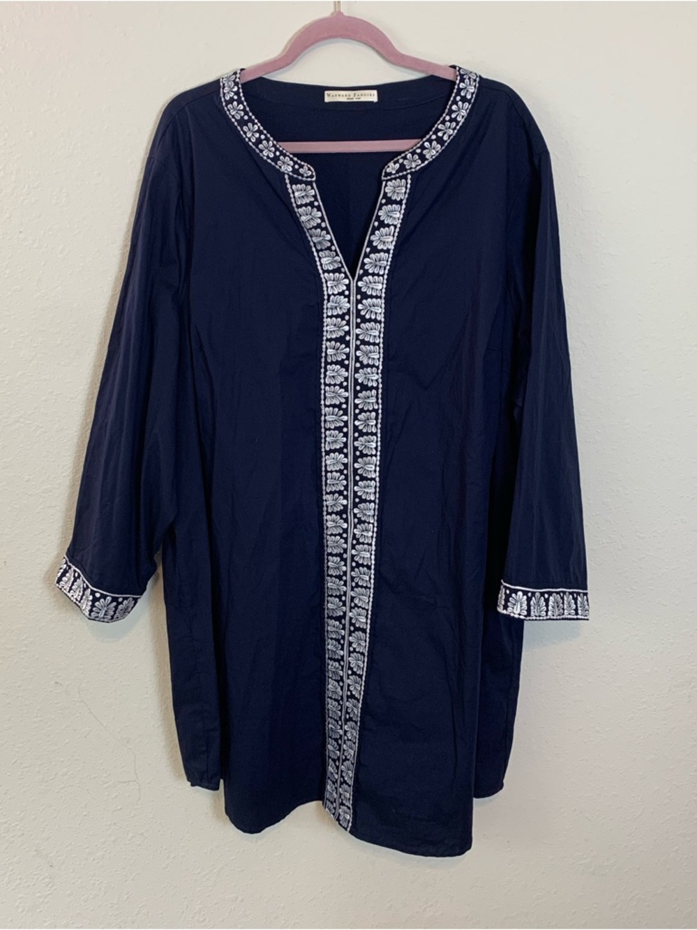 Wayward‎ Francies Navy Embroidered V-Neck Tunic White Detailing 5X Lightweight
